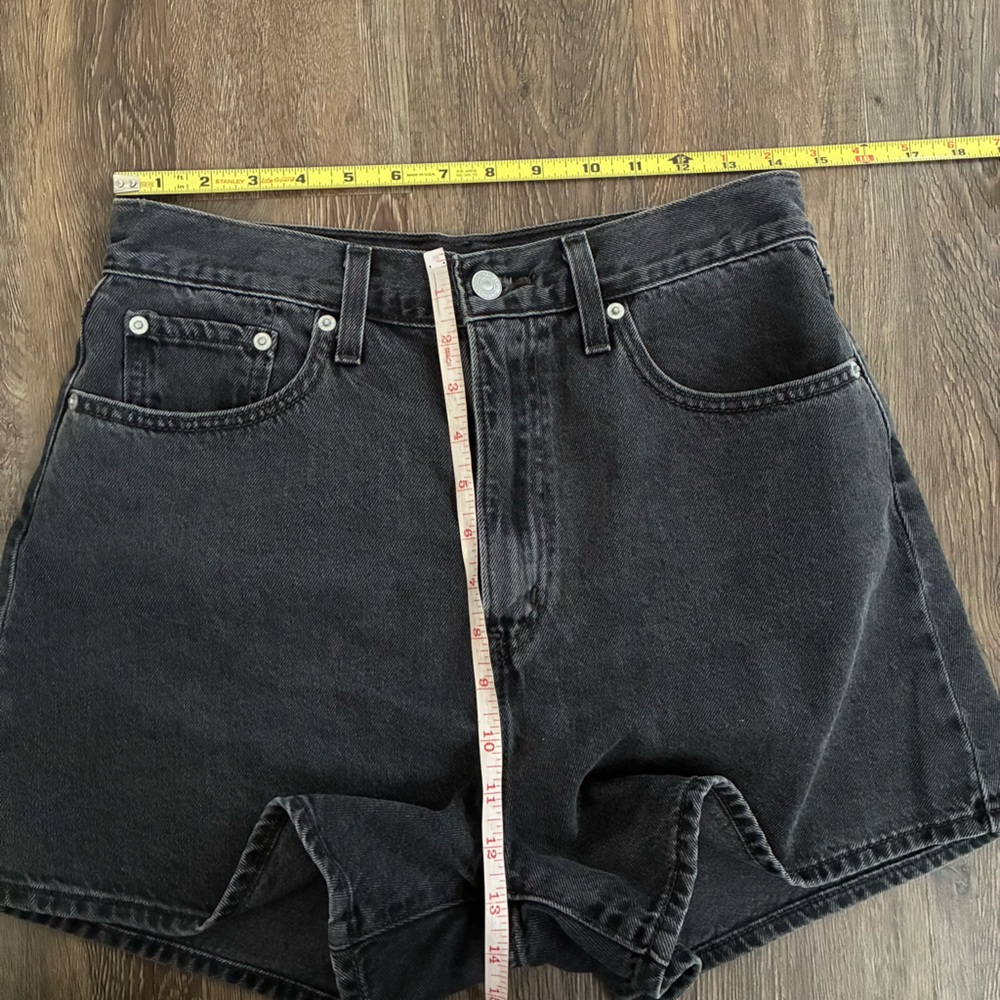 Levi’s High Loose Denim Shorts in Legit - Picture 13 of 14